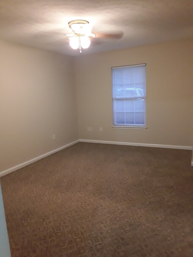 Foto del edificio - 1150 Woodland Dr