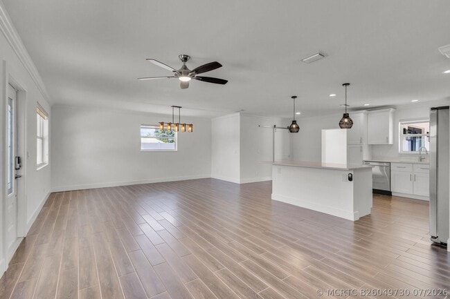 Building Photo - 204 W Whitney Dr