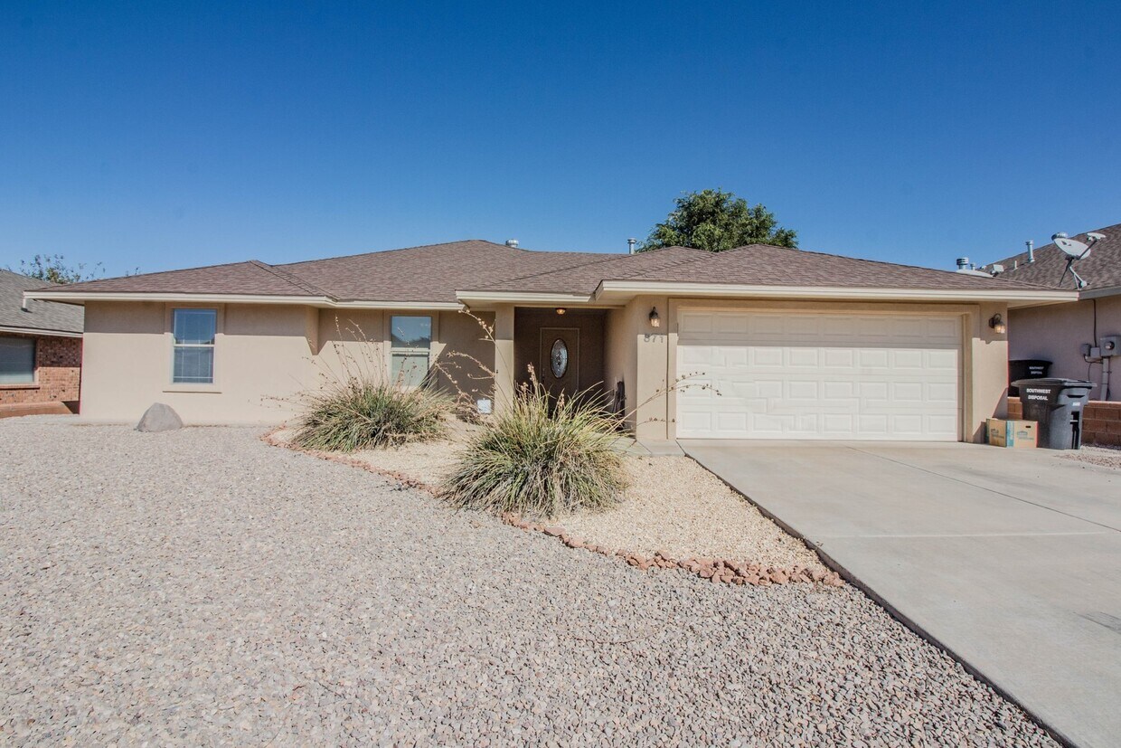 Foto principal - Beautiful home in a great neighborhood