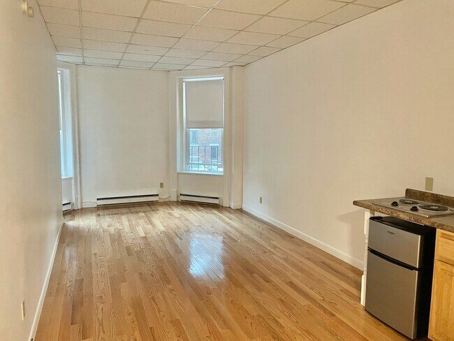 Building Photo - 864 Beacon St
