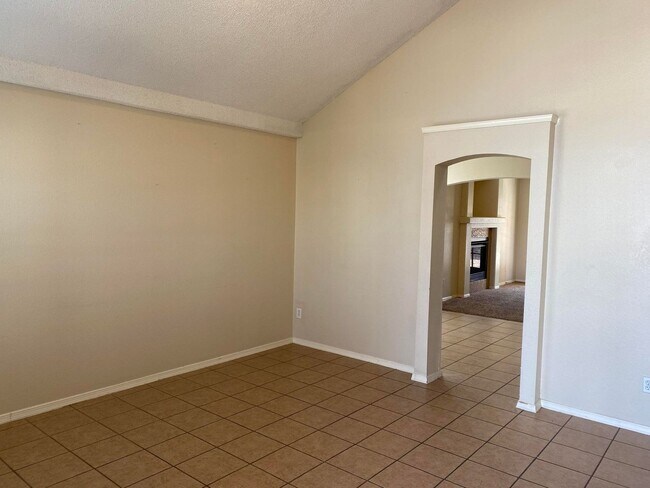 Building Photo - Lovely Eastside Home!