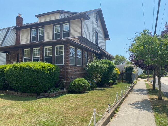 Side - 40 Harvard Ave