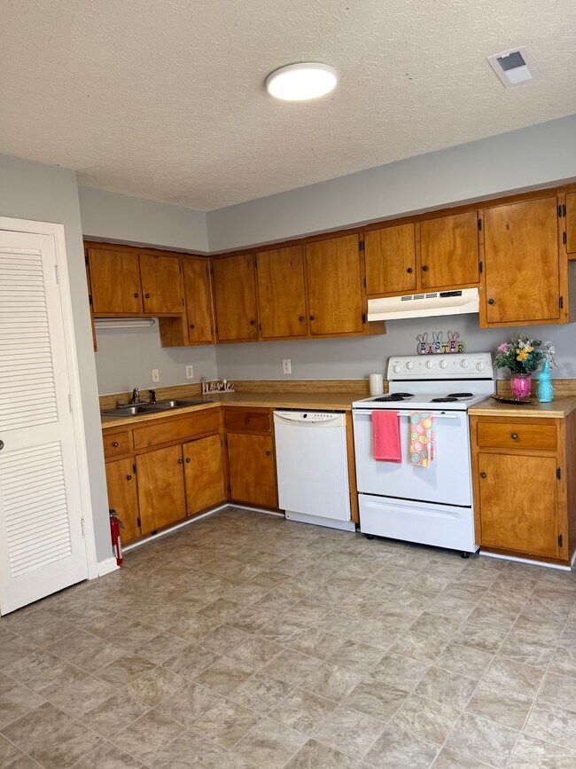 Foto del edificio - 15 Ferguson Dr