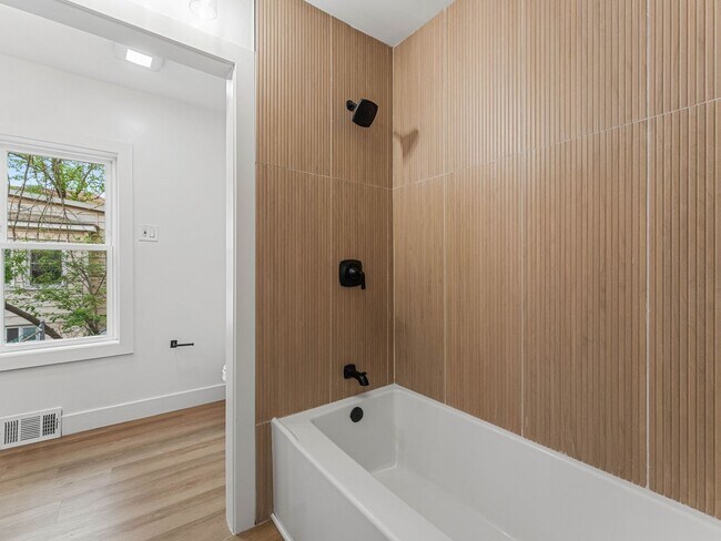 Foto del edificio - 8534 Orchard Ave