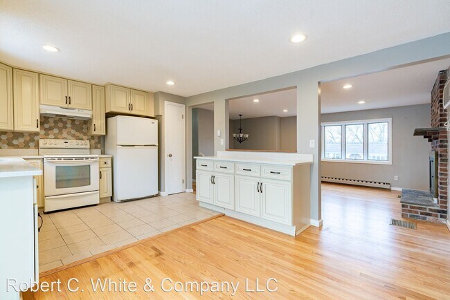 Building Photo - 4 br, 1 bath House - 30 Seminary Street