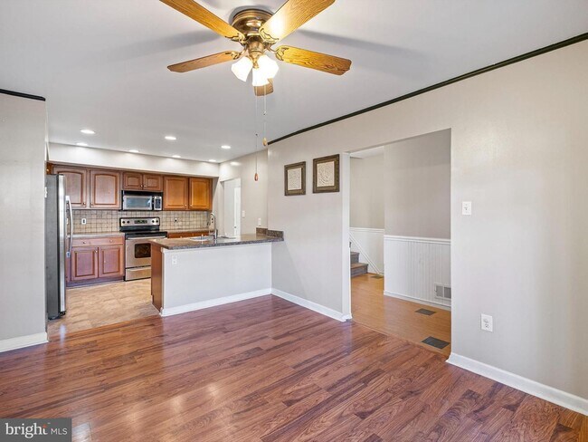 Foto del edificio - 122 Center Ct