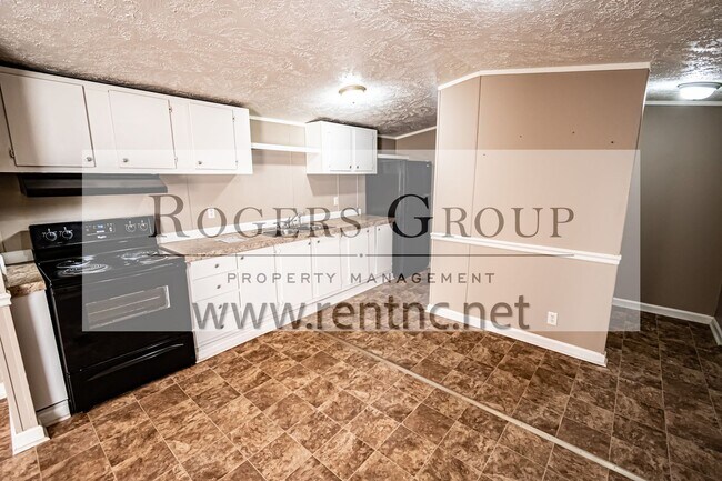 Foto del edificio - 101 Hidden Lake Ln