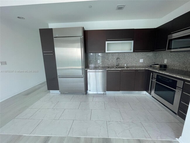 Foto del edificio - 950 Brickell Bay Dr
