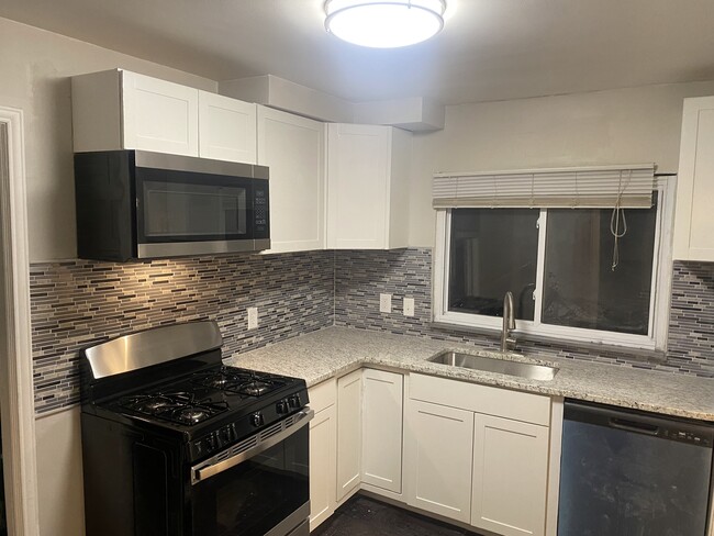 Kitchen - 16133 Biltmore St
