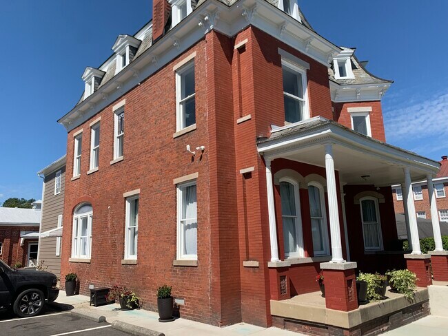 Foto del edificio - 634 S Sycamore St