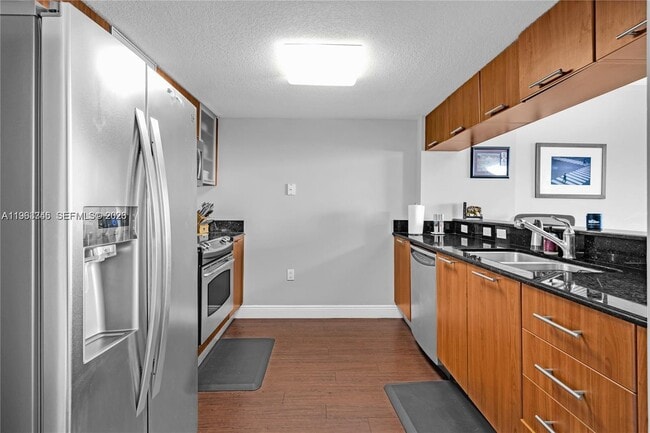 Building Photo - 1800 N Bayshore Dr