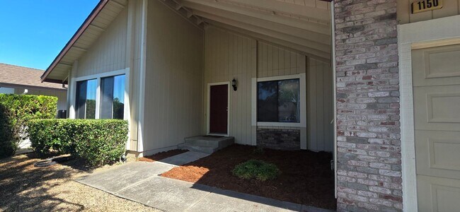 Building Photo - Great Location In Rohnert Park