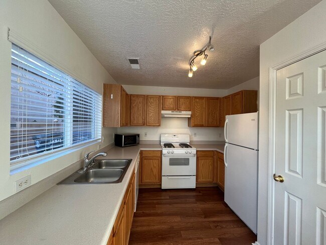 Foto del edificio - Nice 3 Bedroom 2.5 Bathroom Located In A G...