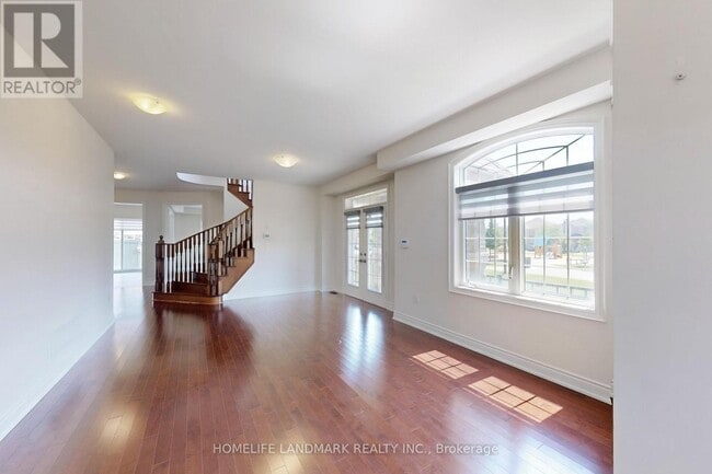 Building Photo - 1533 Devine Pt