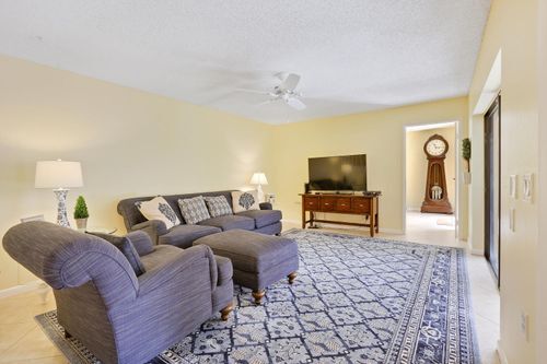 Building Photo - 606 6th Ln