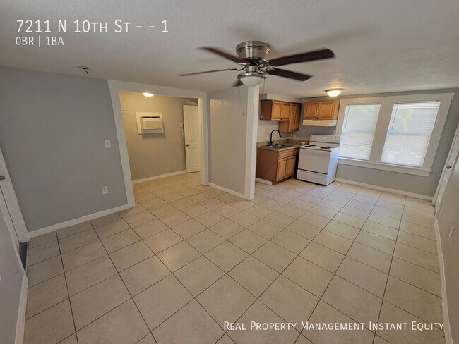 Foto del edificio - 7211 N 10th St