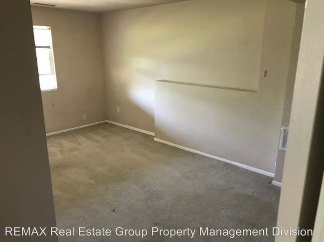 Building Photo - 110 Fox Hill Ln