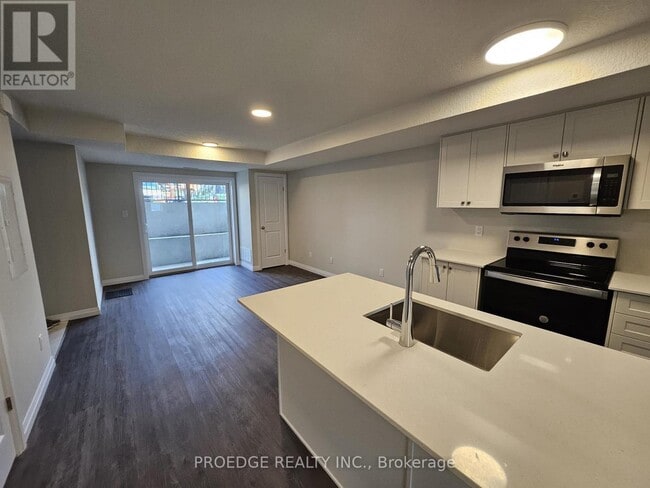 Building Photo - 410-410 Northfield Dr W