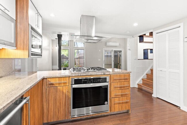 Foto del edificio - 18 Bay St