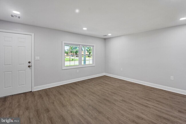Building Photo - 448 Remsen Ave