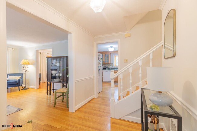 Foto del edificio - Short Term Furnished Rental -3 Bedroom Spl...