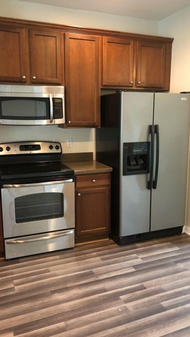 Building Photo - Beautiful Gated Townhome Community