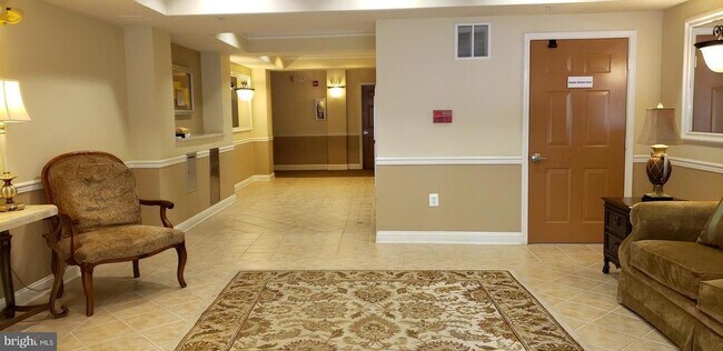 Foto del edificio - 5800 Clipper Ln