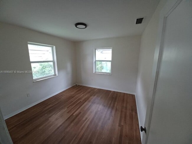 Foto del edificio - 3670 SW 20th St