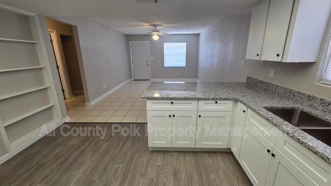 Foto del edificio - 4944 Malibu Ct