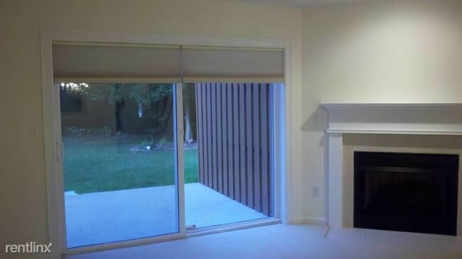 Building Photo - 2 br, 1.5 bath Condo - 148 Summerhill Rd