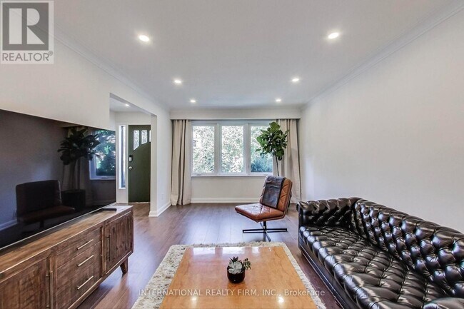 Building Photo - 1097 Glengrove Ave W