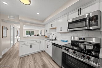 Building Photo - 21044 Southbend Cir