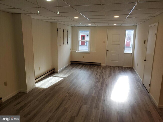 Building Photo - 221 E Market St