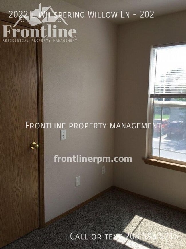 Foto del edificio - 2022 E Whispering Willow Ln