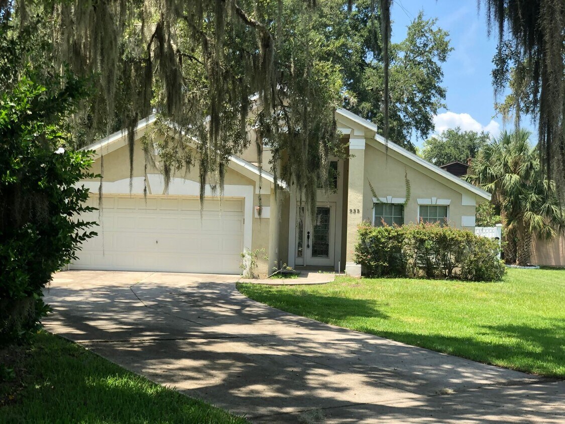 Primary Photo - Don't miss this spacious 3/2 home in Leesburg