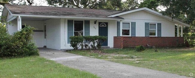 Building Photo - 800 Blue Springs Dr