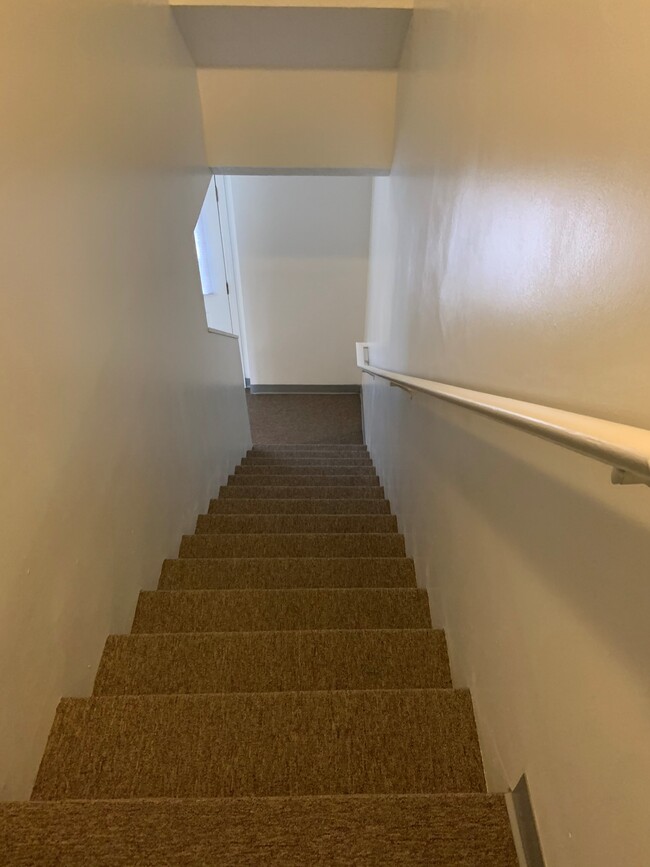 Stairs - 662 Old Hwy 27 N