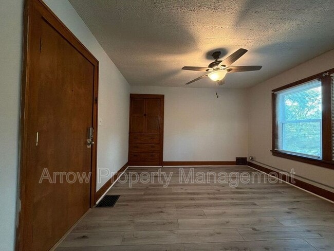 Building Photo - 3304 S 40th St