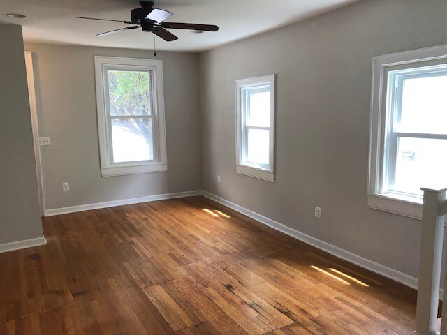 Living Rm - 131 W Main St