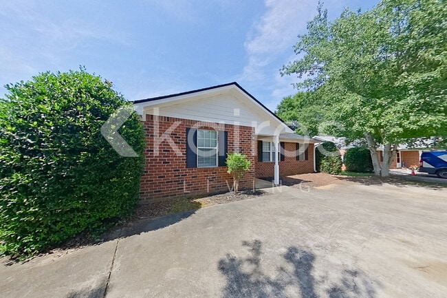 Building Photo - 310 Deer Park Dr