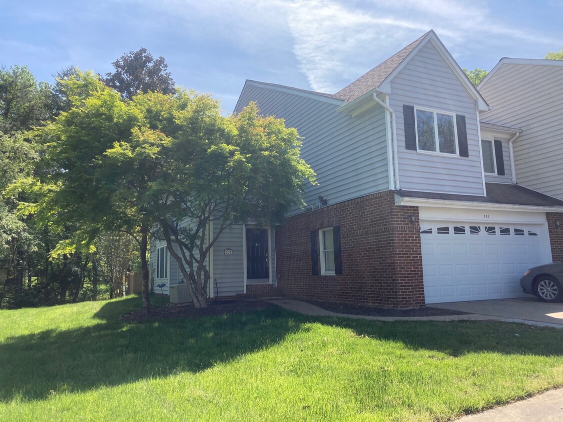 Foto principal - 201 Southampton Ct
