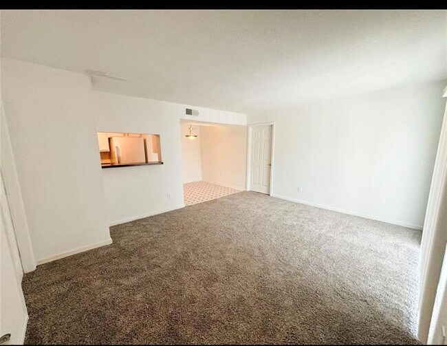 Foto del edificio - 8100 Creekbend Dr