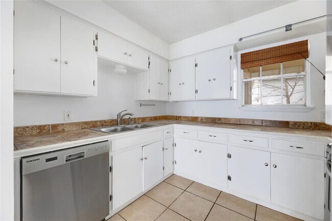 Building Photo - 3402 Grande Ct