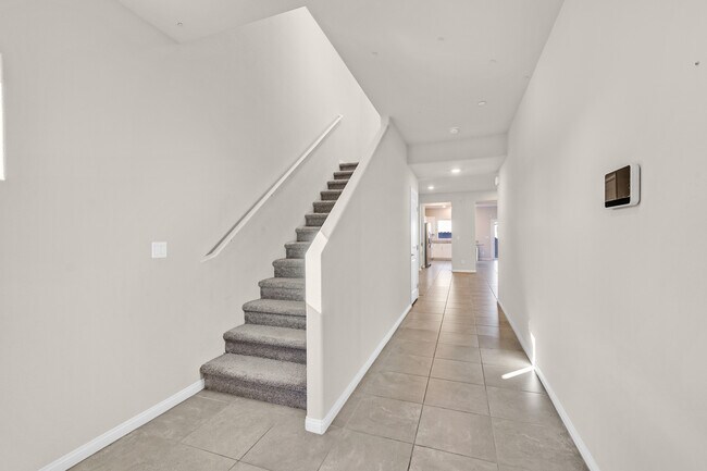 Building Photo - 468 Silverweed Ave
