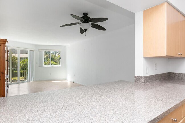 Foto del edificio - 2700 Banyan Rd