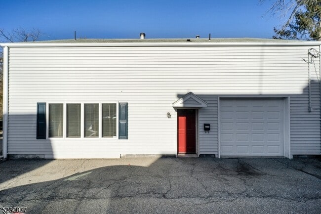 Building Photo - 157 Washington St