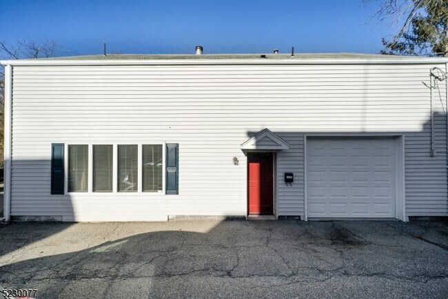 Photo - 157 Washington St Apartment