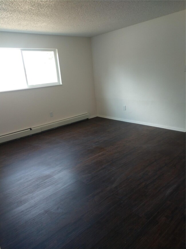 Building Photo - 335 Gahart Dr