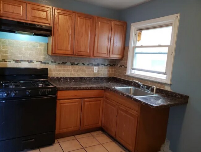 Building Photo - 166 Fabyan Pl