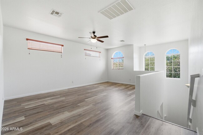 Building Photo - 4157 E Santa Fe Ln